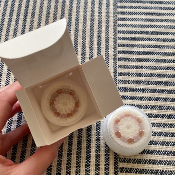 Clarisonic ‘radiance’ brush head - Picture 9 of 11